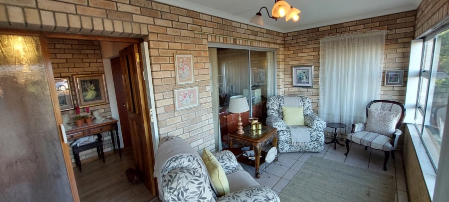5 Bedroom Property for Sale in Wavecrest Eastern Cape